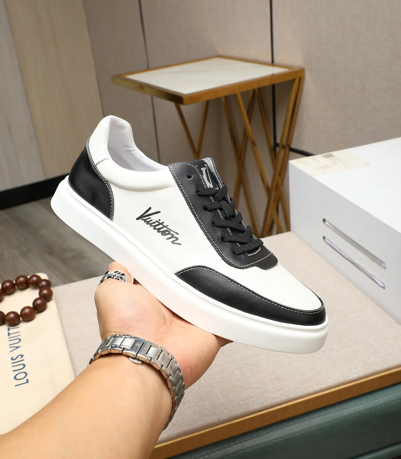 Men's shoes 💰440📛📛【LOUIS VUITTON】Louis Vuitton 2024 official website synchronized new products 👟Milan fashion catwalk style 🇰🇾🇰🇾LV family logo, celebrity style, a must-have for fashionistas ⚠️First-layer calfskin ➕Genuine leather lining ➕Official website original version special outsole 👞Number 38-44